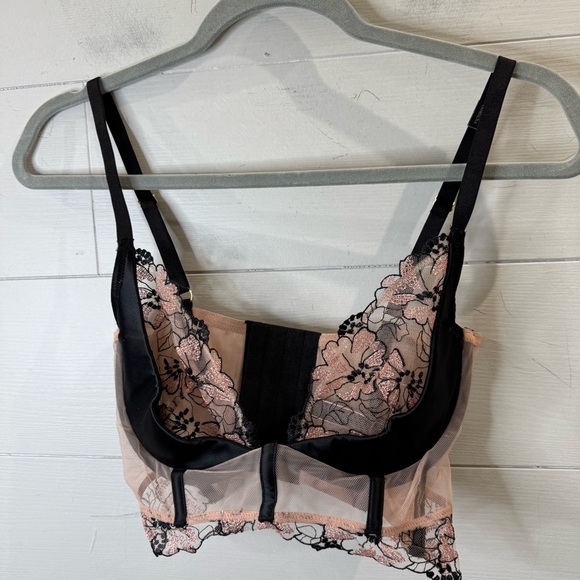 Victoria’s Secret | Very Sexy Lace Floral Bra Size 32DD - Picture 2 of 7